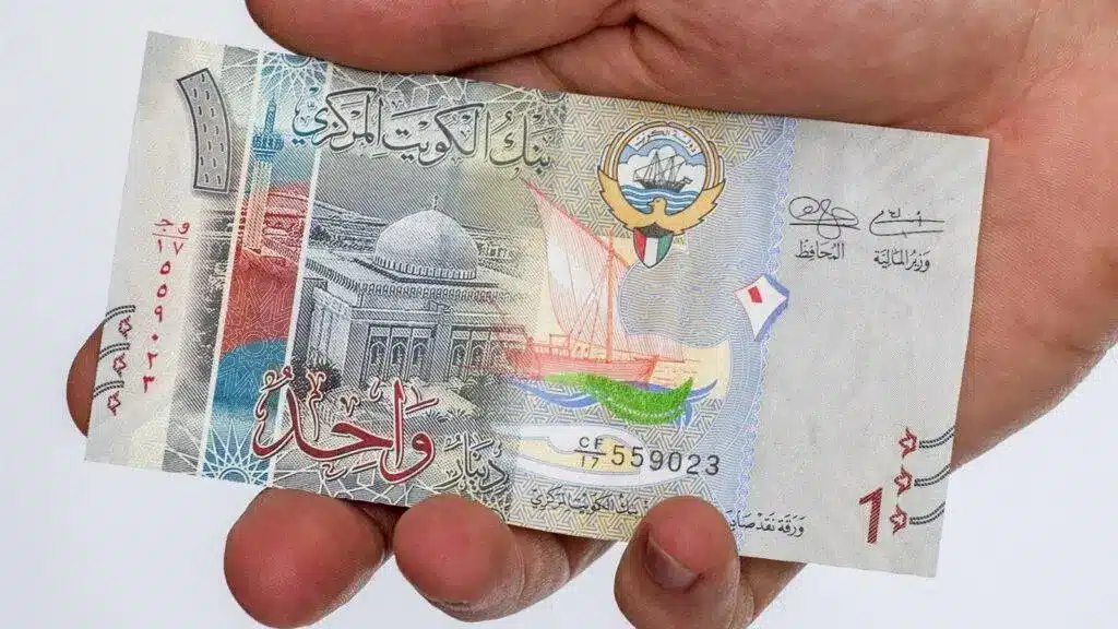 سعر الدينار الكويتى اليوم الإثنين 21 -10-2024 فى البنوك المصرية مقابل الجنيه